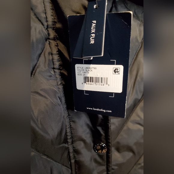194. NWT - London Fog Quilted Black Puffer Coat w/ Faux Fur Trim Hood - Picture 8 of 9